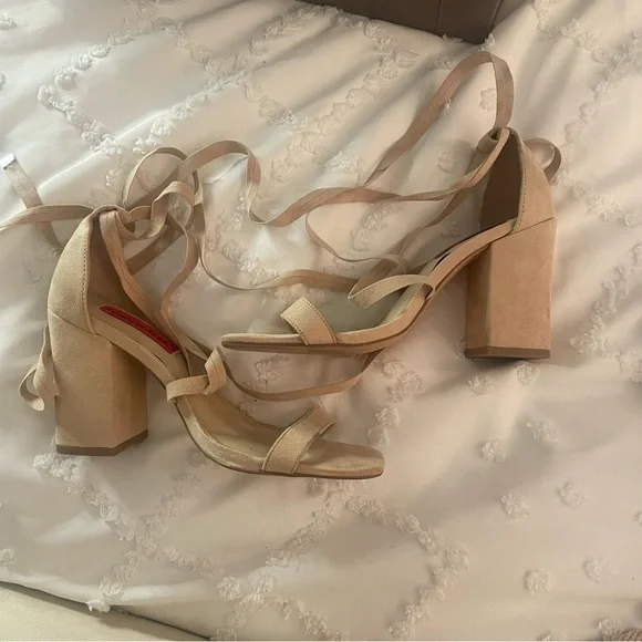 Beige lace up heels - Picture 3 of 4